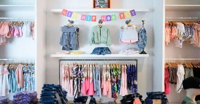 Продается магазин детской одежды в центре - Бизнес Квартал