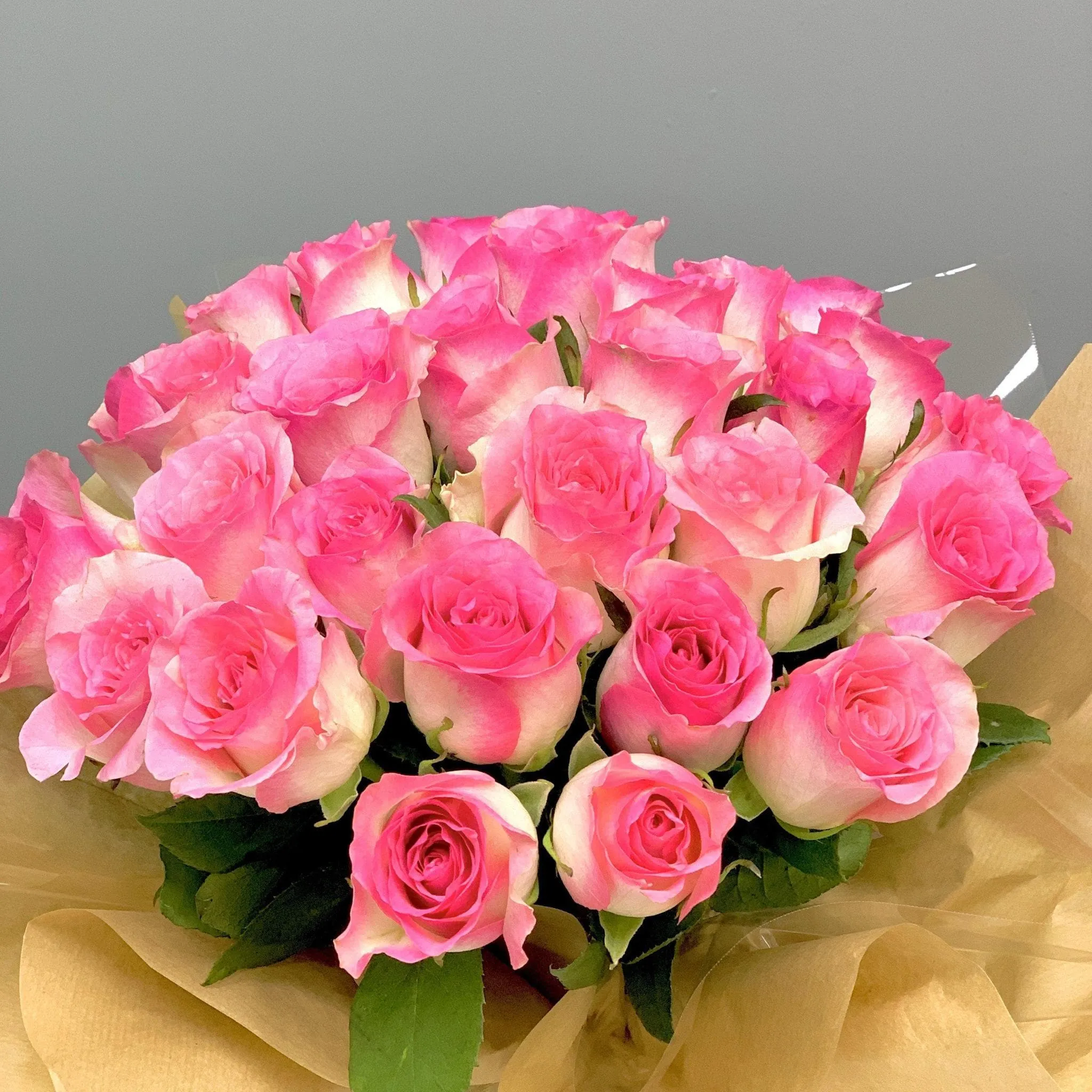 Купить Орхидеи и розы в коробке R646 в Москве, цена 11 350 руб.