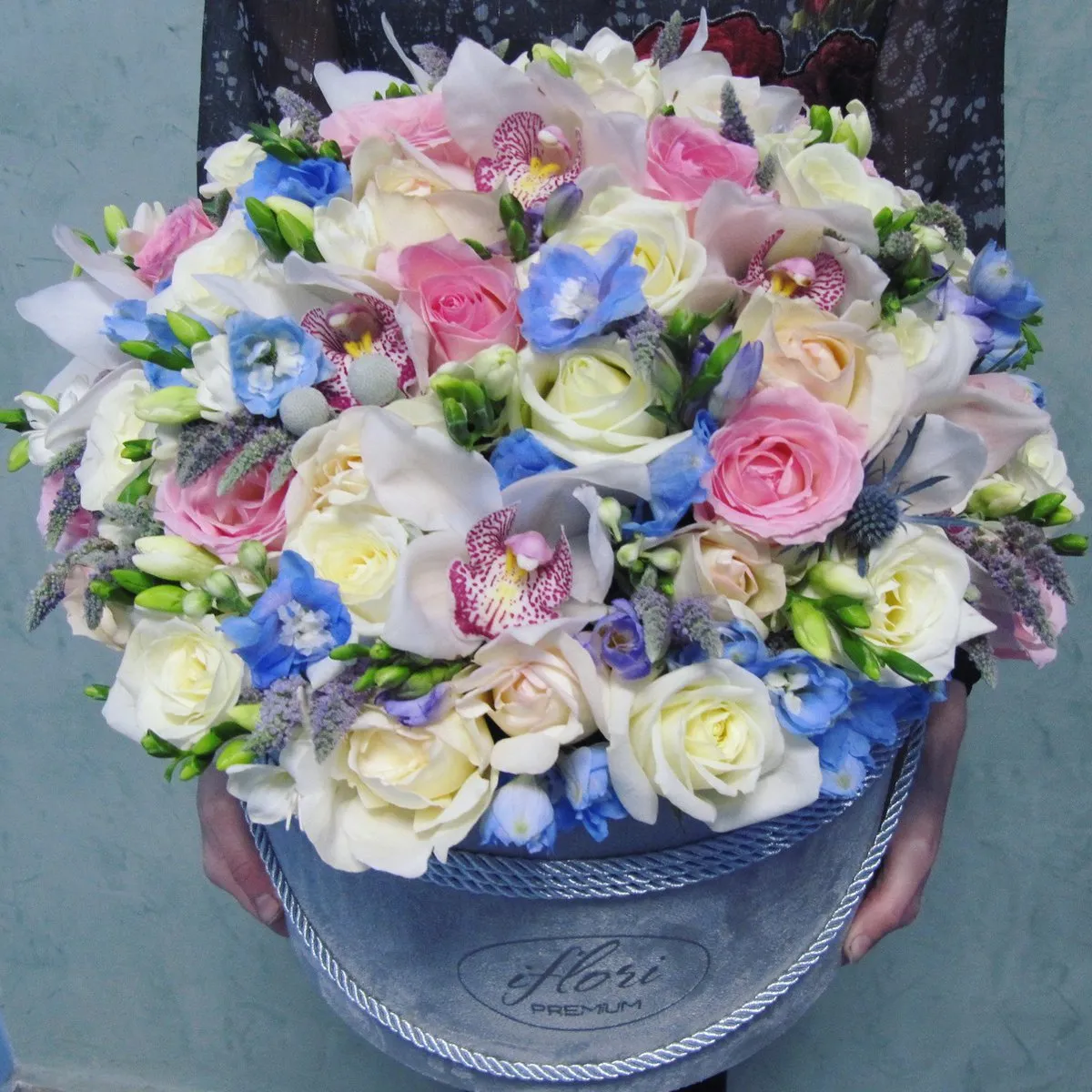 Сборный букет из роз, орхидей и эустомы - купить в Омске в цветочной  мастерской Лаванда