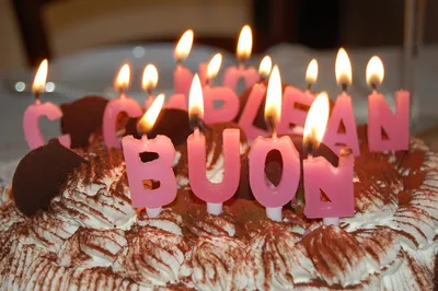 Buon Compleanno Стороны Надписи Фраза Переведена С Итальянского С Днем  Рождения Векторная Праздничная Иллюстрация С Сердцем — стоковая векторная  графика и другие изображения на тему Афиша - iStock