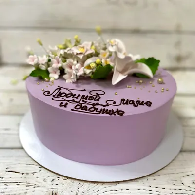 Двухъярусный торт на день рождение женщине с цветами