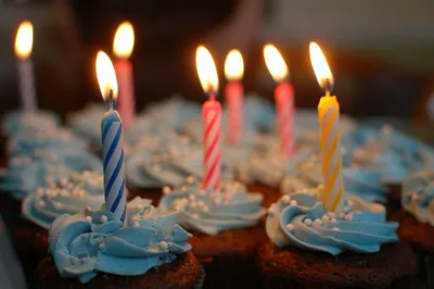 Свеча для торта «С Днём Рождения. С шариками», 8 см (5278385) - Купить по  цене от  руб. | Интернет магазин 