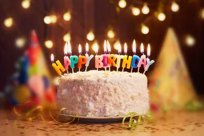 Открытка большая С Днем рождения торт с бесплатной доставкой курьером в  Санкт-Петербурге. Купить Открытки в подарок к букету.