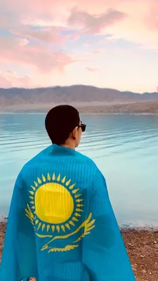 Самый большой флаг Казахстана в Актау сняли с постамента