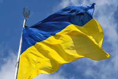 В США поставили флаг Украины в один ряд с ЛГБТ-символикой