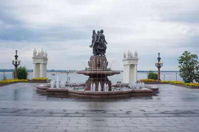 Городской парк с фонтанами, очень …» — создано в Шедевруме