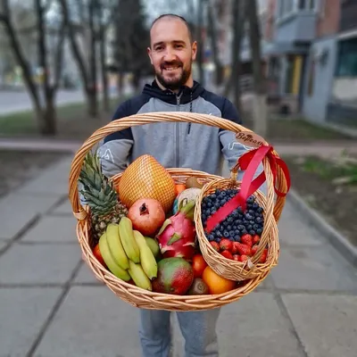 Купить корзину с фруктами и ягодами по доступной цене с доставкой в Москве  и области в интернет-магазине Город Букетов