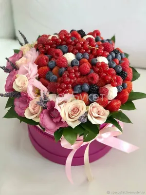 Фрукты, ягоды и цветы в корзине купить в СПБ с доставкой недорого