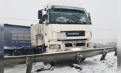 ДТП с двумя КамАЗами стало причиной ограничения движения на воронежском  участке М-4 «Дон» – Новости Воронежа и Воронежской области – Вести Воронеж