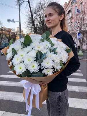 Букет из белых кустовых хризантем и альстромерий | доставка по Москве и  области