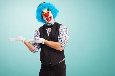 Злобный клоун в жуткой маске, в …» — создано в Шедевруме