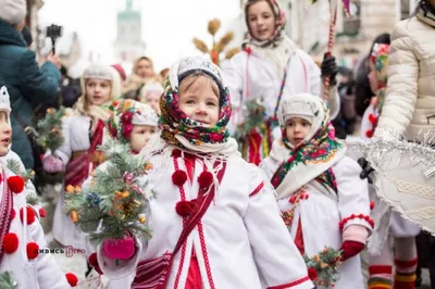 РОДІС: Чим відрізняється колядка від щедрівки