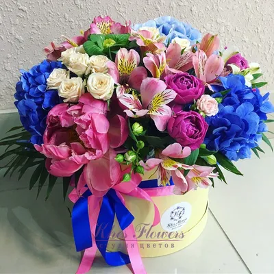 Цветы в коробке "Красивыми цветами" в Набережных Челнах