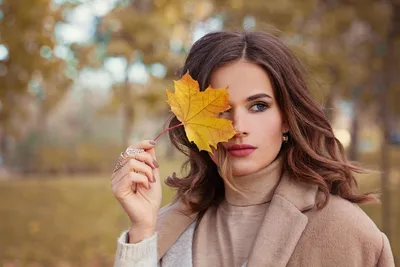 Фото с листочками | Autumn beauty, Women, Beauty