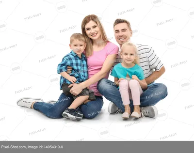 Счастливая семья с маленькими детьми на белом фоне :: Стоковая фотография  :: Pixel-Shot Studio