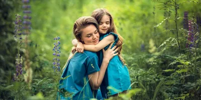 Мама с дочкой в пшенице Фотосессия | Фотосессия, Семейные фотосессии,  Летние семейные фотографии