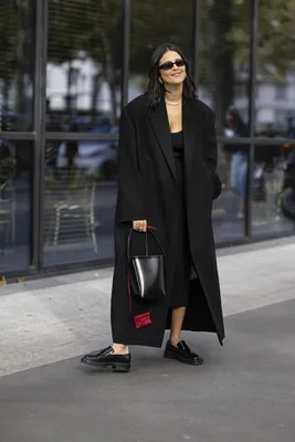 Streetstyle: 50 оттенков черного на улицах Парижа | HJ bags | Не следуй за  модой - чувствуй ее! | Дзен | Модные стили, Пальто, Стиль