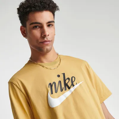 Nike подняли на смех в сети за перепутанные буквы в надписи на новых  кроссовках: Стиль: Ценности: 