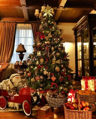 Новогодняя атмосфера | Holiday christmas tree, Amazing christmas trees,  Christmas tree with gifts