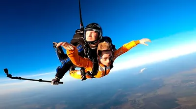 Прыжок с парашютом в тандеме 4200 м — до 90 кг — Прыжок с парашютом в  Чернигове и Киеве — Skydive Academy — Аэродром Певцы