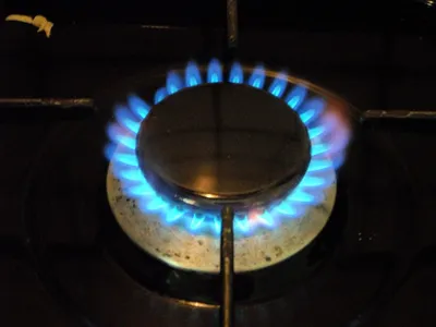 Почему газ горит красным пламенем на плите | Газовщик в мире людей | Дзен