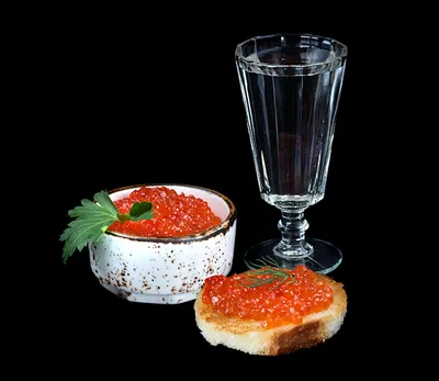 рюмка водки на столе | Food, Vodka wine, Vodka