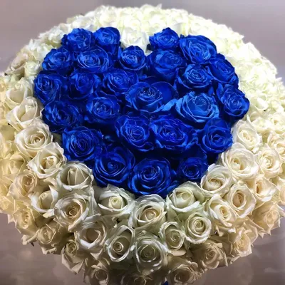 ᐉ Купить коробка с синими и белыми розами с сердечком в Кокшетау —  Интернет-магазин KokshetauZakazBuketov