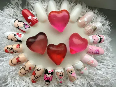 Маникюр с сердечками: красный, черный, нежно-белый, розовый и другие  дизайны ногтей с сердцем