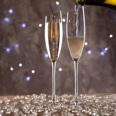 Не больше двух бокалов. Что нужно знать о шампанском | АиФ –  Санкт-Петербург | Дзен