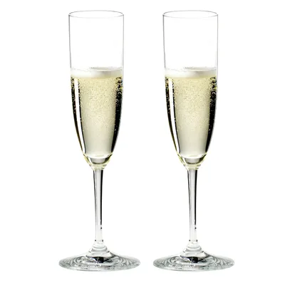 Руки молодоженов с бокалами шампанского Stock Photo | Adobe Stock