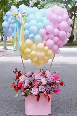 Композиция Фея цветов с гелиевыми шарами» с розами, альстромериями и  лизиантусами - купить в Улан-Удэ за 11 760 руб