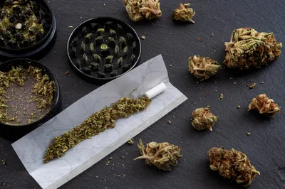 Cannabis Beginners: Your Guide to Rolling a Joint | Las Vegas Cannabis  Dispensary | Thrive Cannabis Marketplace