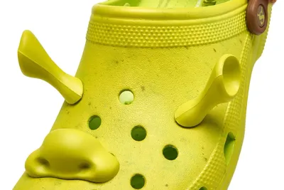 Представлены «Шроксы» — шлепанцы от Crocs с дизайном из «Шрека» Новости