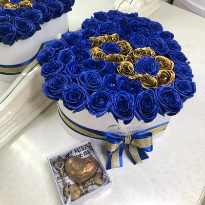 Синие розы с золотом "With Date" за 11 590 руб. | Бесплатная доставка  цветов по Москве