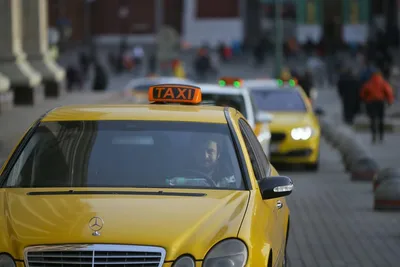В такси появились разукомплектованные опасные автомобили - Газета.Ru