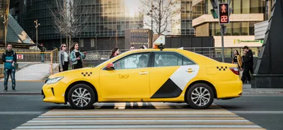 Культовый автомобиль из фильма «Такси» с автографом Насери заметили в  Симферополе