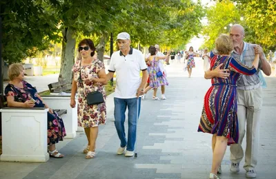 Афиша в Севастополе | Страсти сдержанная строгость: в Севастополе прошёл  международный флэшмоб #ЗА_танго