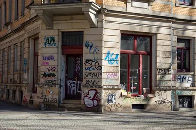 Граффити, теги и стикеры в городской среде - LENA KOTONSKI