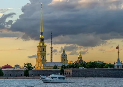 На Пхукете катер с российскими туристами врезался в сигнальную вышку (фото)  ▸ 