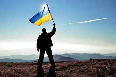 Двойное дно. Брежневу осудили за песни на русском с украинским флагом |  Персона | Культура | Аргументы и Факты