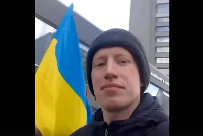 В Харькове взорвали стелу с украинским флагом - ForumDaily