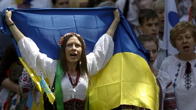 Доигралась: Лию Ахеджакову проверяет полиция после выходки с украинским  флагом - Экспресс газета