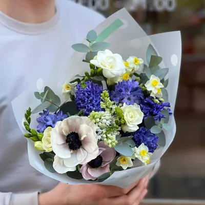 Купить Сборный букет из весенних цветов с доставкой в Курске, каталог  Большие букеты цветов - «MarnaFlowers».