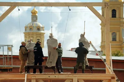 Анджел смерти - пугающей предпосылки ночи с виселицей, воронами и страшными  деревьями Иллюстрация штока - иллюстрации насчитывающей красно, зло:  48378512