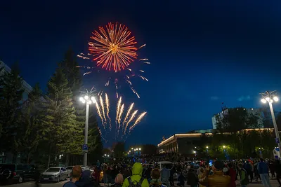 Салют 9 мая 🎆 в Москве 2024 – где смотреть, на теплоходе, крышах, мостах,  площадках в Москва-Сити