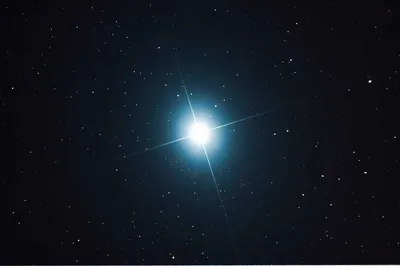 Забудьте о Полярной звезде: какая самая яркая звезда в летнем небе