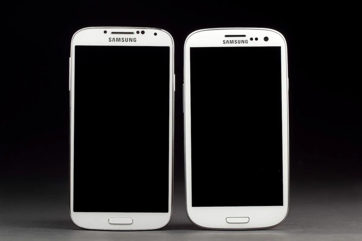 Samsung galaxy 3 4. Samsung s3 vs s4. Samsung Galaxy s3. Samsung Galaxy s3 s4. Samsung Galaxy s4 китайский.