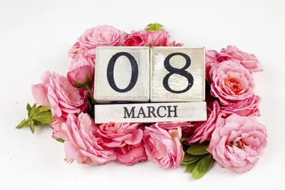 Открытки с 8 марта - Международным женским Днём - скачайте на 