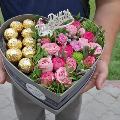 Купить цветы в Новосибиске, Сердце из роз и клубники - Доставка цветов по  Новосибирску