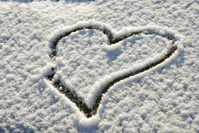 Сердце на снегу. Фотограф Валерий
